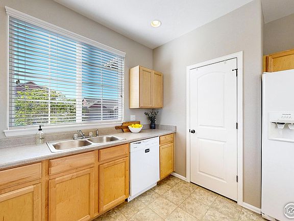 3rd image of 1012 Cherrybrook Dr