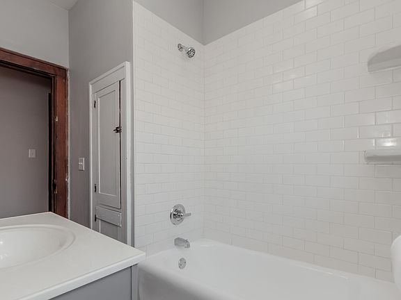 2nd image of 927 N 30th St