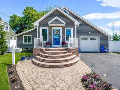 590 S 7th Street, Lindenhurst, NY, 11757