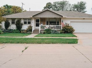 407 Hillside Dr, Hastings, NE 68901