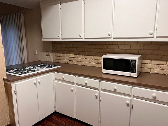 2nd image of 35 Whitney Ave N