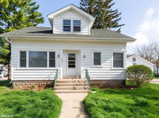 202 Grove Ave, Hampshire, IL