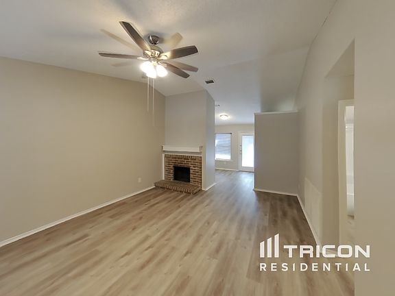3rd image of 2801 Glen Hollow Cir