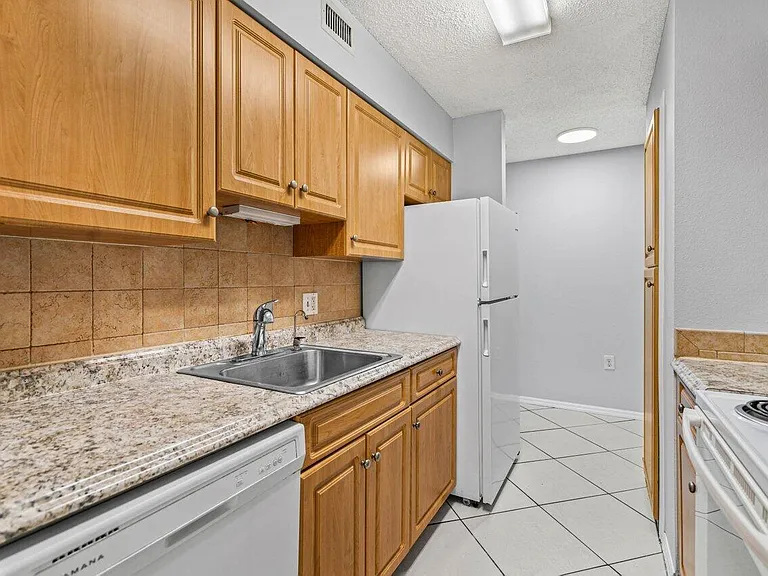 2305 N Congress Ave #18 — Photo 8