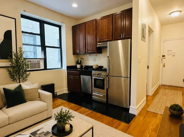78 Manhattan Avenue image 1 of 10