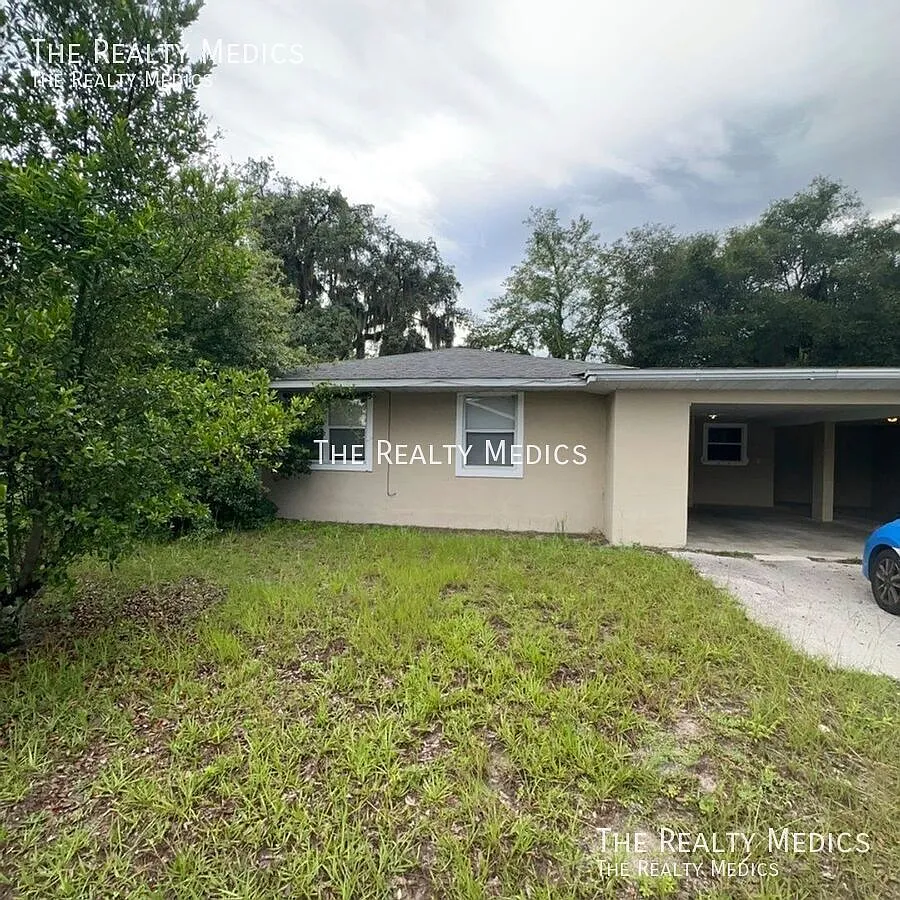 Incredible 3 Bedroom, 1.5 Bathroom Home In Deland!! — Photo 1