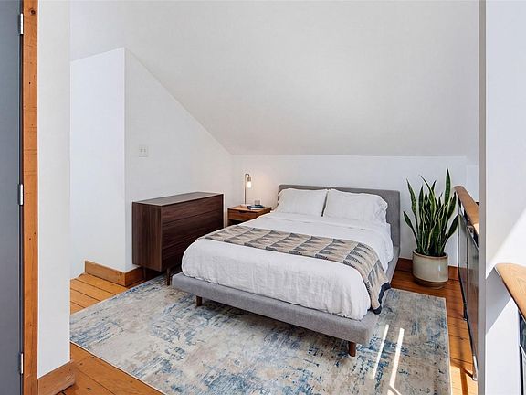5th image of 588 Pandora Ave #209
