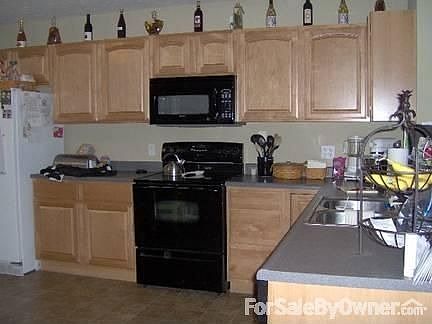 BEAUTIFUL MAPLE CABINETS!