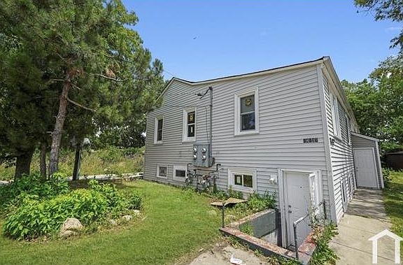 5th image of 14137 Greenwood Rd APT 1