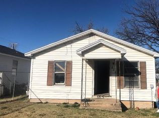 806 E Wichita St, Henrietta, TX 76365