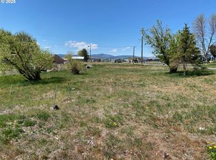 465 D St, North Powder, OR 97867