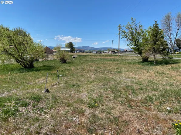 465 D St, North Powder, OR 97867