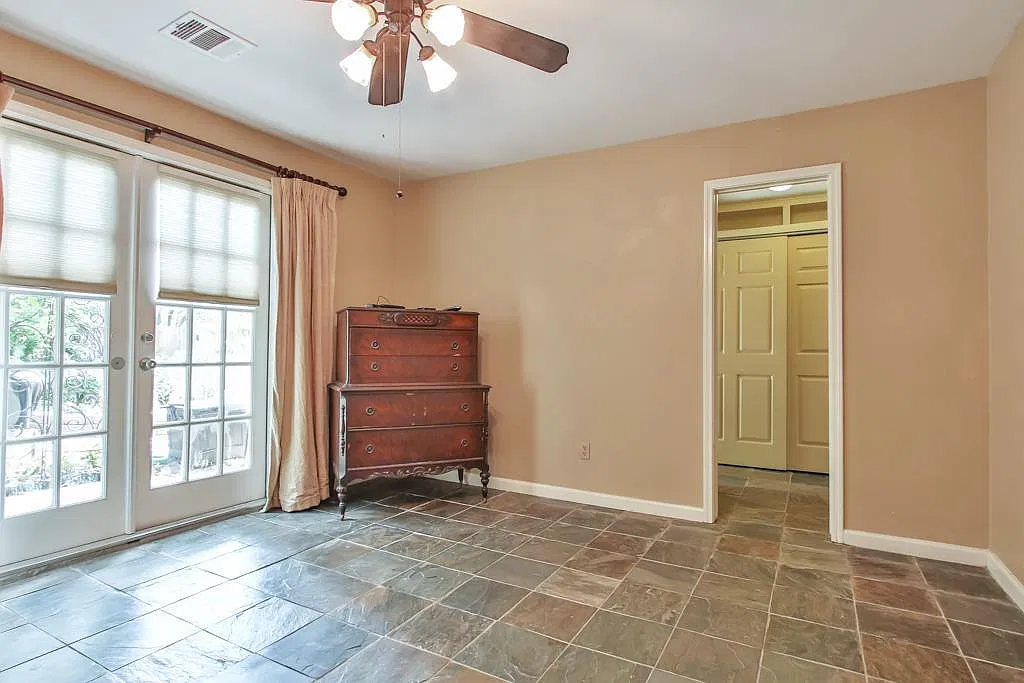 1 bed, 1.0 bath, 2437 sqft, $1,500 — Photo 4