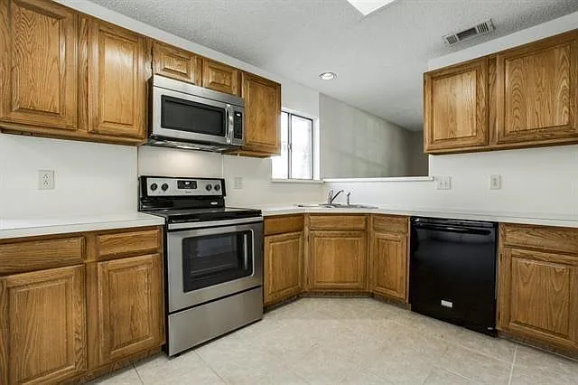 404 Tucson Ct — Photo 18