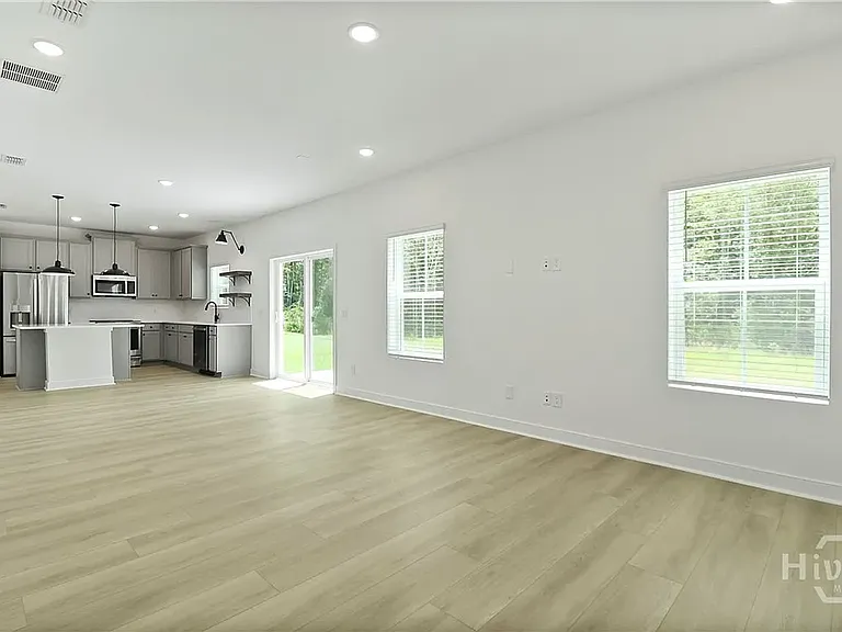 176 Kingswood Cir — Photo 6