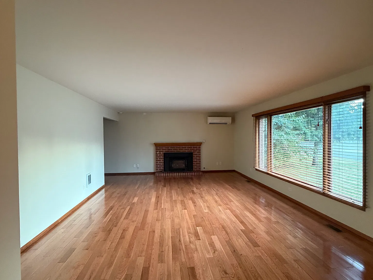 3 bed, 1800 sqft, $2,399 — Photo 2