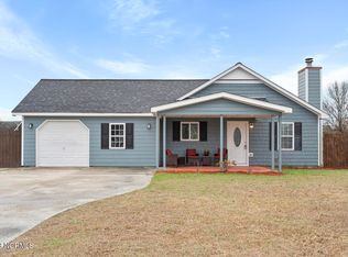 408 Foxtrace Ln, Hubert, NC 28539