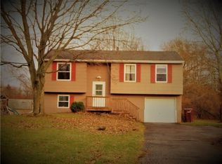 10 Spicewood Ln, Rochester, NY 14624