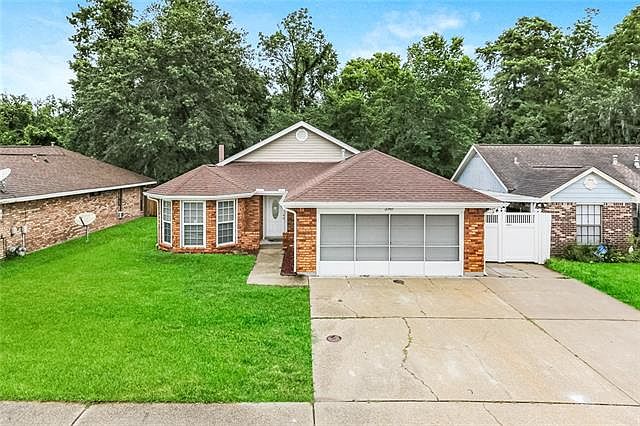 1st image of 2561 Long Branch Dr