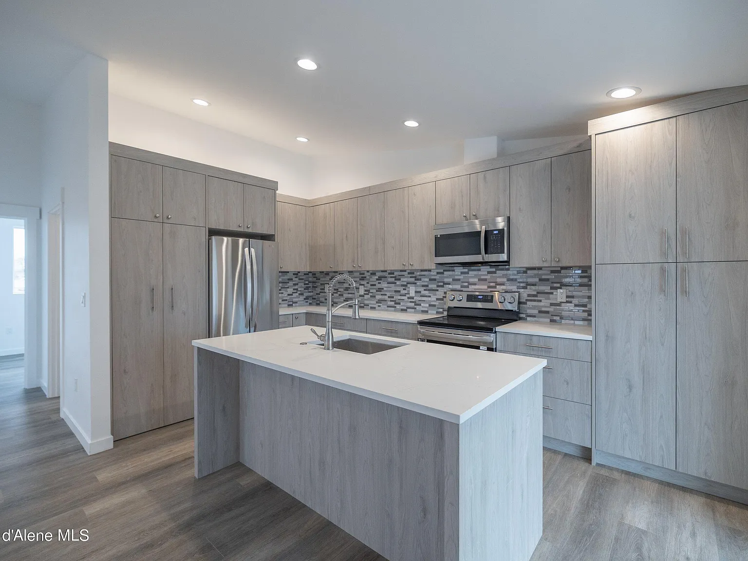 2 bed, 1100 sqft, $1,950 — Photo 2