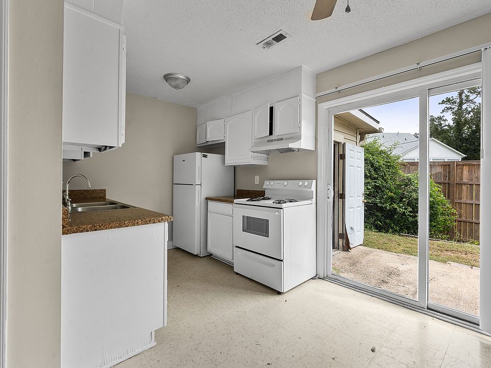1st image of 43 Old Holly Ln #8