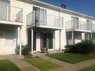 404 Meadow Green Ln, Round Lake Beach, IL 60073