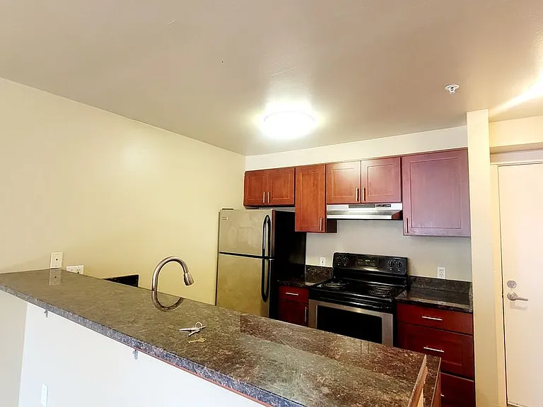 Avalon West Apartments — Photo 10