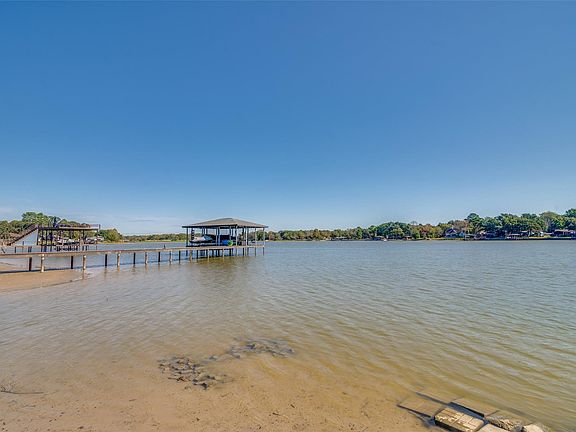 2nd image of 405 Forest Ln