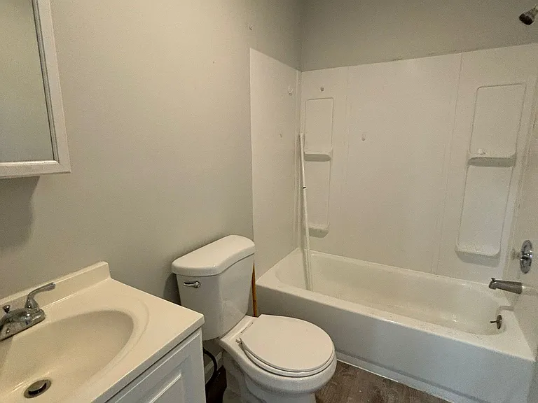 394 S 6th St #2R — Photo 8