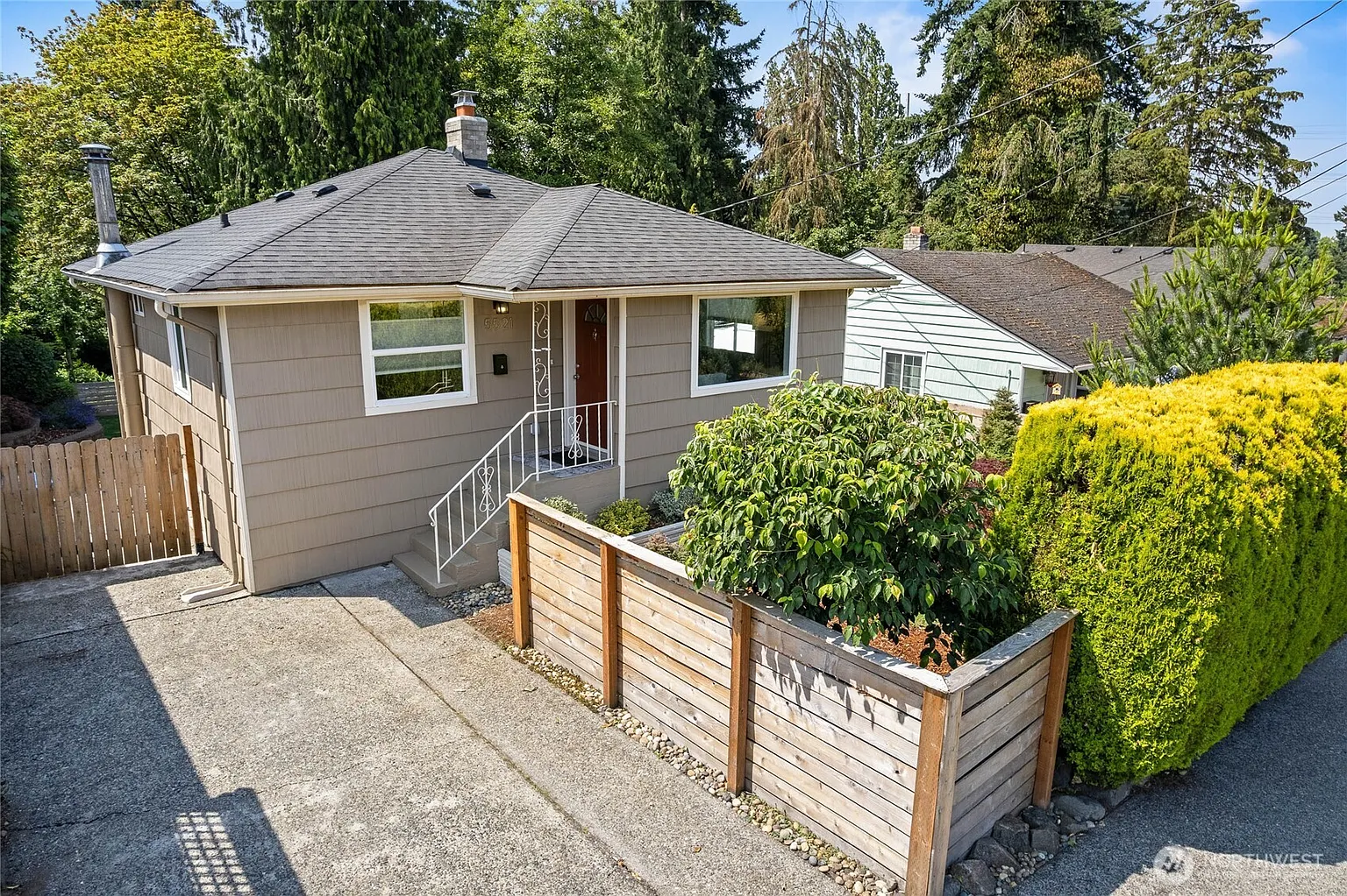 5521 S Bangor Street photo 1