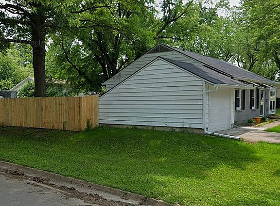 3rd image of 2800 SW Eveningside Dr