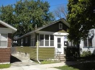 717 Hamilton Ave, Aurora, IL 60505