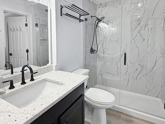 5th image of 708 11th St APT 112