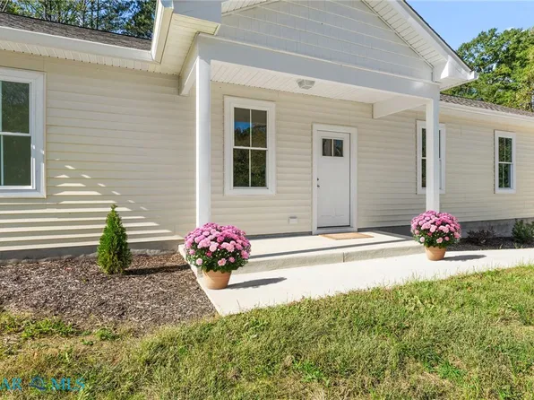 8986 Marlfield Rd, Gloucester, VA 23061