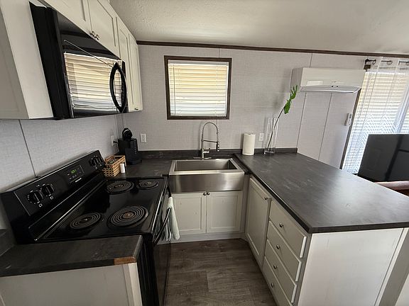 5th image of 1010 E 1st St #26