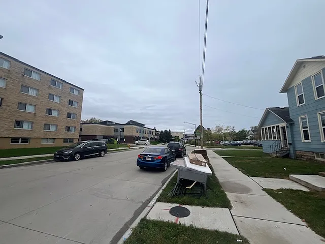 6 bed, 2062 sqft, $2,300 — Photo 3
