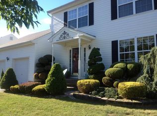 68 W Shenendoah Rd, Howell, NJ 07731