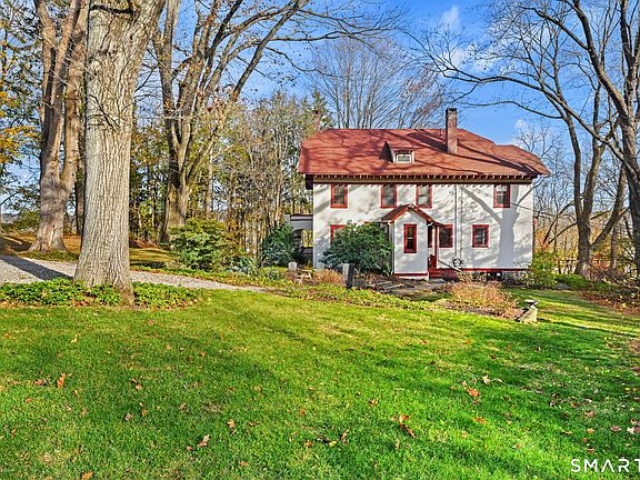 2nd image of 32 Catalpa Road