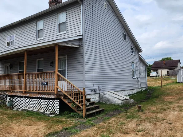 6781 Low St, Mount Pleasant, PA 15666