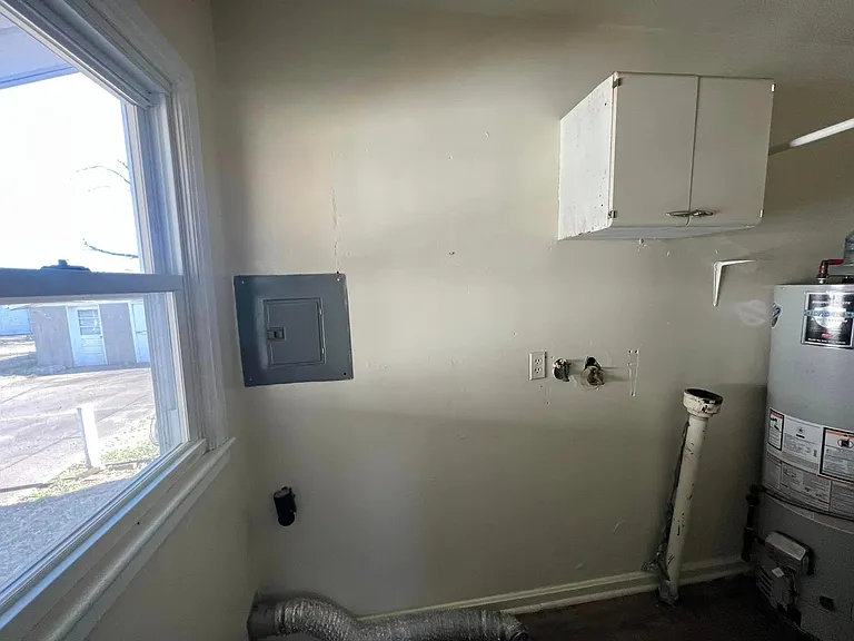 3309 N 12th Ave — Photo 4