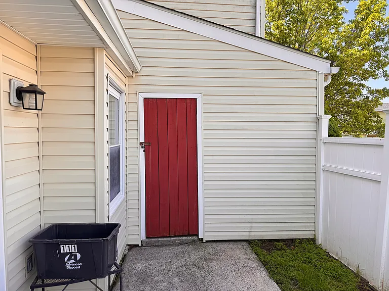 111 Reliance Cir — Photo 17