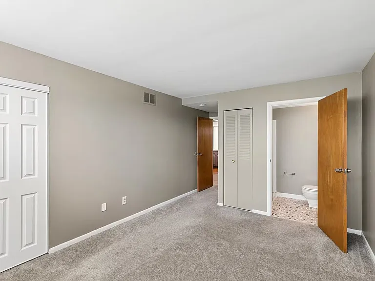 Amherst Manor Apartments — Photo 5