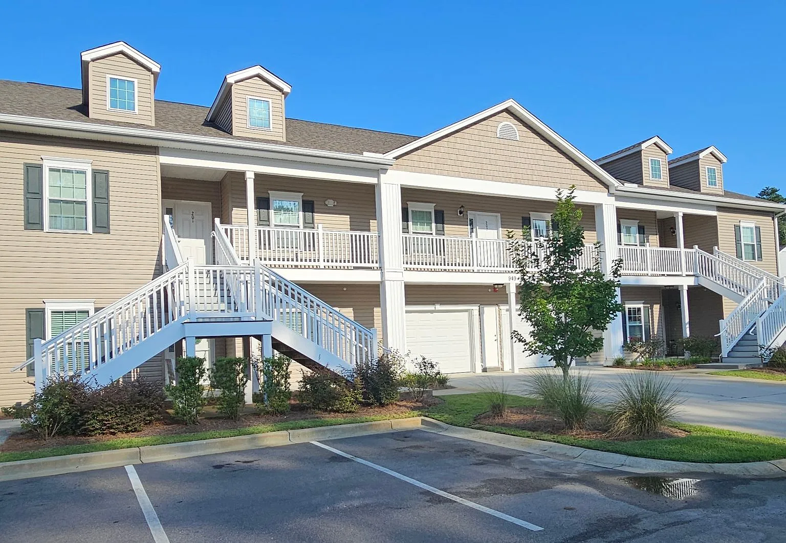 Beautiful 3-Bedroom Condo in Murrells Inlet with Upgraded Kitchen, Screened Porch & Pool — Photo 2