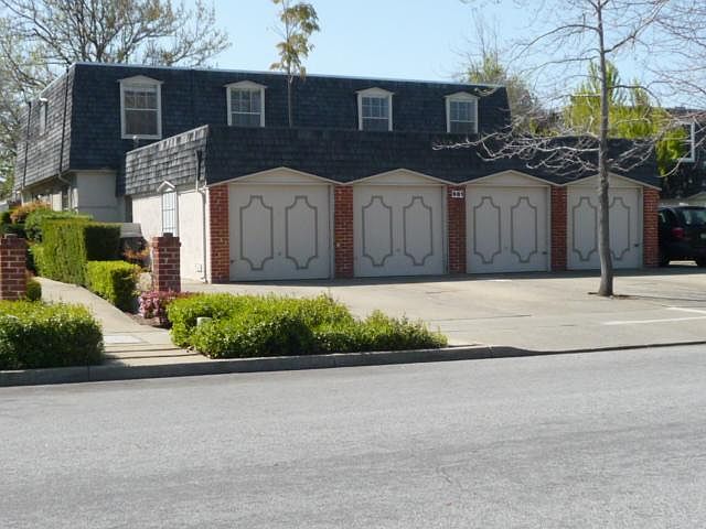 1st image of 981 Mangrove Ave APT B