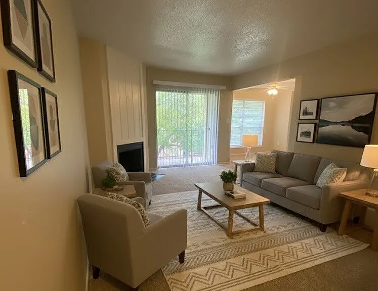 Oak Hollow Apartments — Photo 15