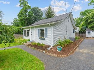 17 Kenwood St, Warwick, RI 02889