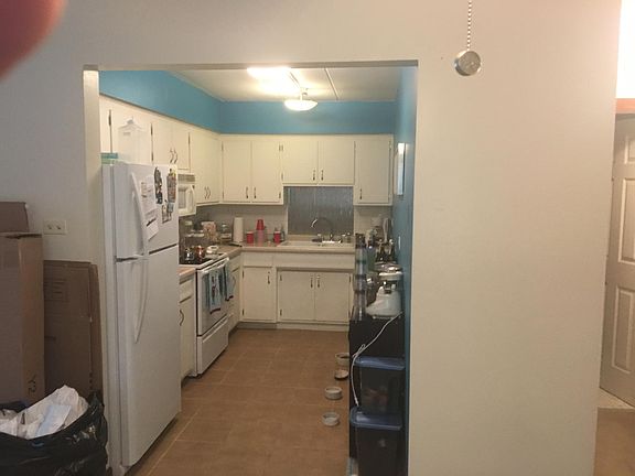 2nd image of 10310 S Komensky Ave APT 3E