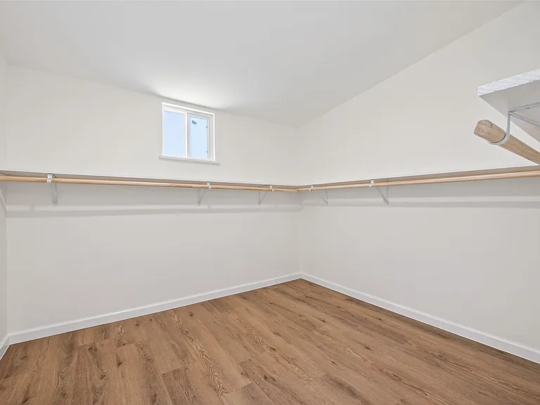 7950 Longridge Dr — Photo 36