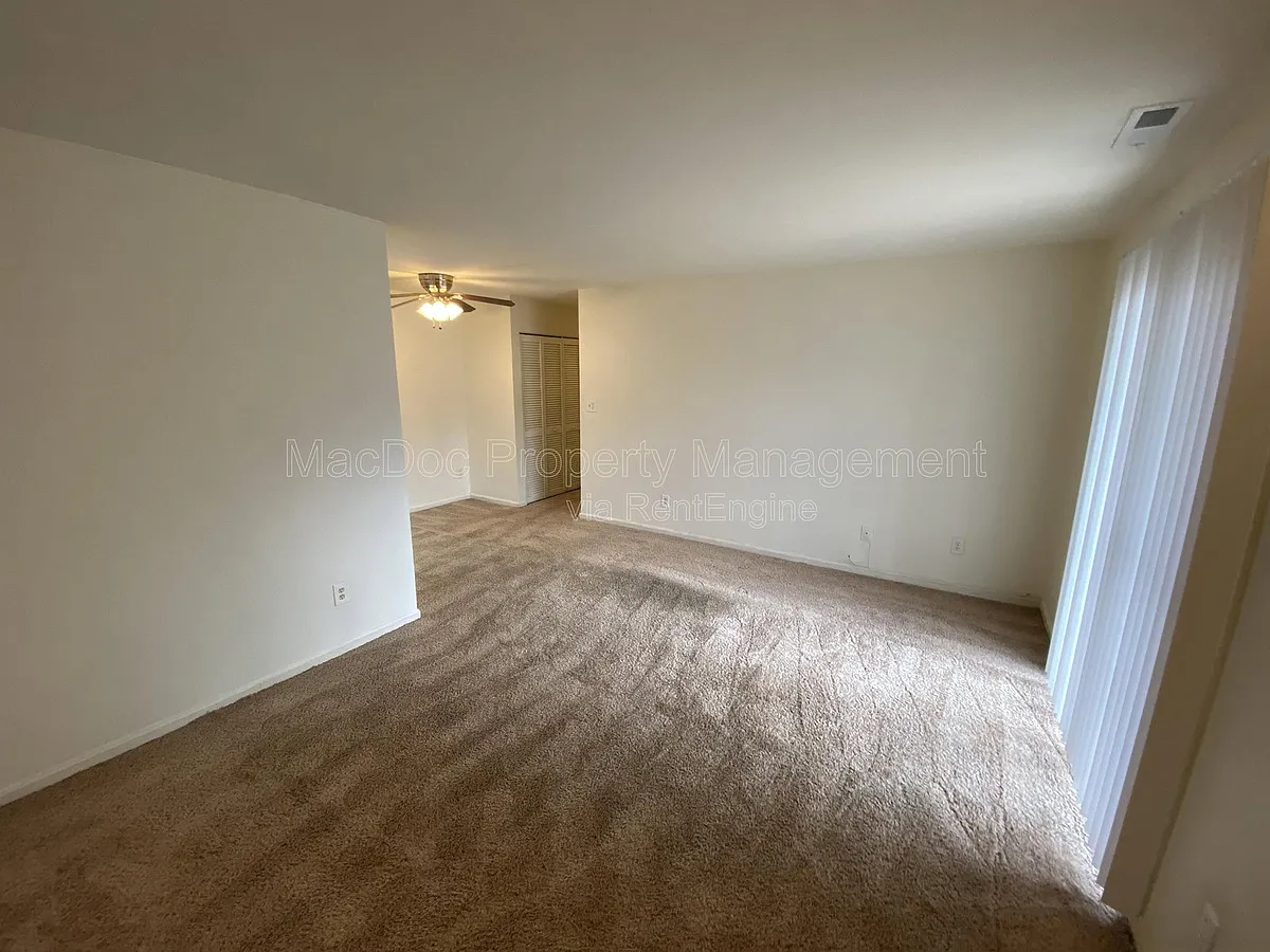Building Photo - 76 Red Maple Ct #100