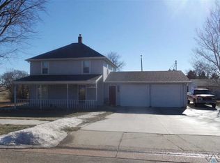 1403 SW 1st St, Madison, SD 57042